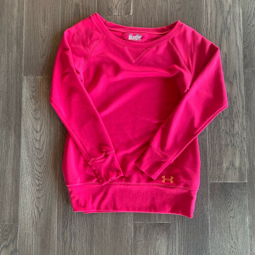 Semi fitted under armour sweatshirt s/m